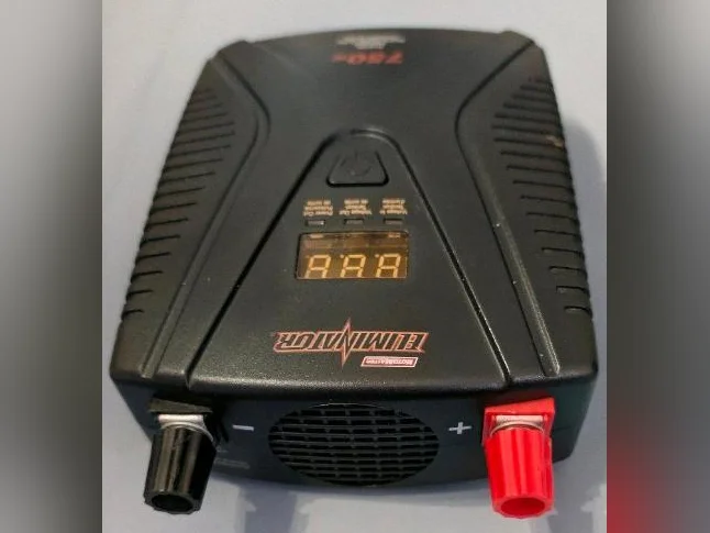 Convertisseur 12V DC en 120 VAC , avec une sortie de 750 Watts thumbnail 3