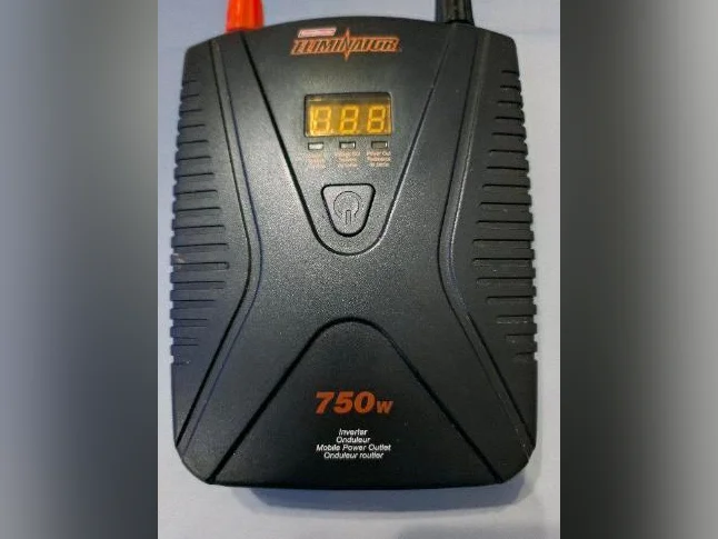 Convertisseur 12V DC en 120 VAC , avec une sortie de 750 Watts thumbnail 4