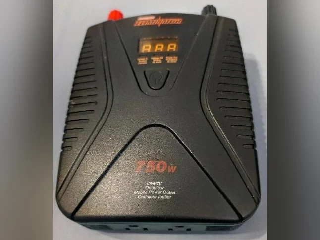 Convertisseur 12V DC en 120 VAC , avec une sortie de 750 Watts