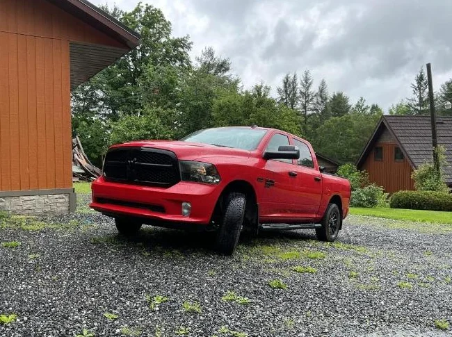 Camion very clean, 2020, 5.7 HEMI, 6 places, 4X4. Mon cell.819-829-8097 thumbnail 2
