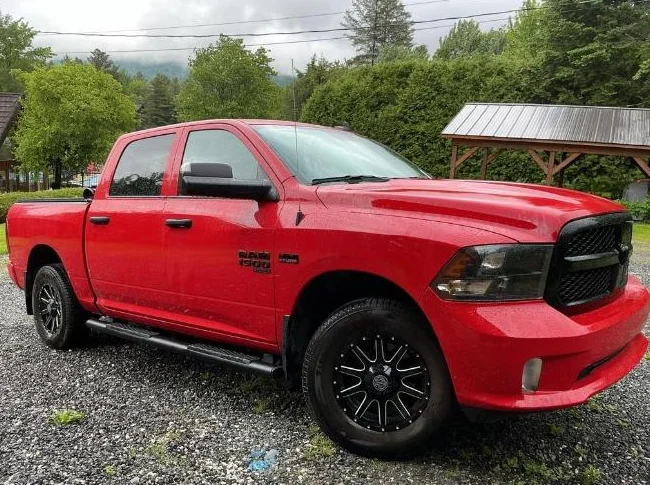 Camion very clean, 2020, 5.7 HEMI, 6 places, 4X4. Mon cell.819-829-8097 thumbnail 3