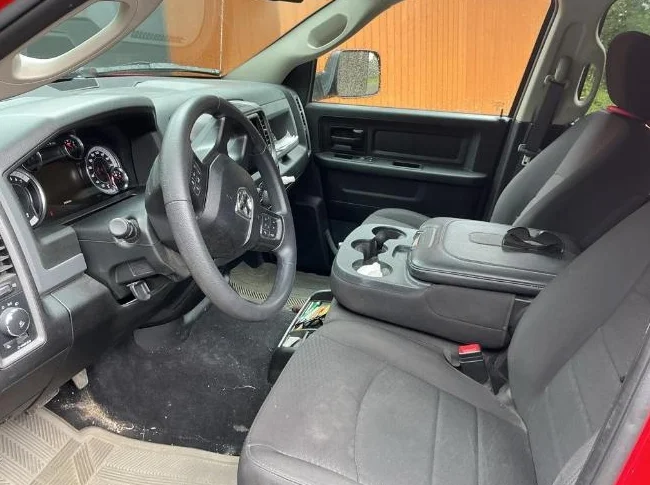 Camion very clean, 2020, 5.7 HEMI, 6 places, 4X4. Mon cell.819-829-8097 thumbnail 4