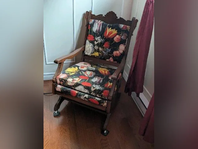 Chaise antique 50$ thumbnail 2