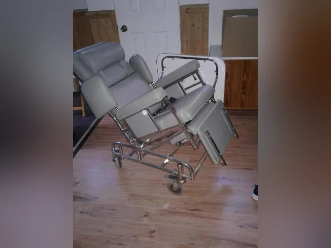 Chaise gériatrique thumbnail 2