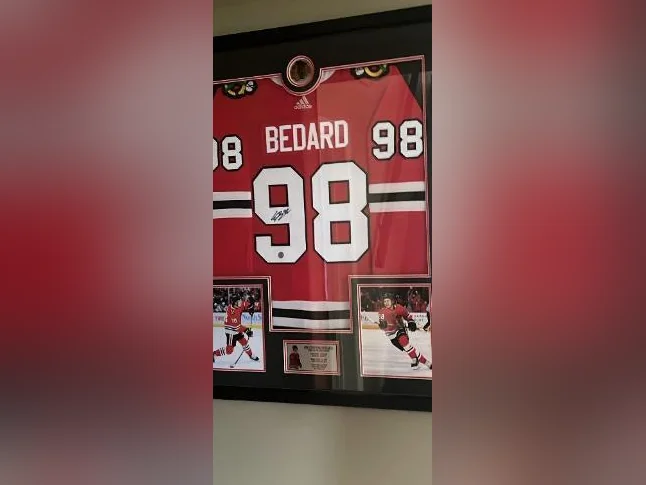 Chandail signer bedard