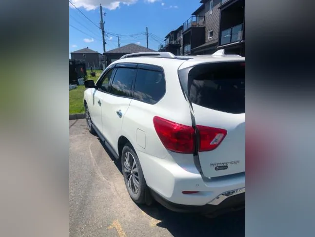 nissan pathfinder ls thumbnail 7