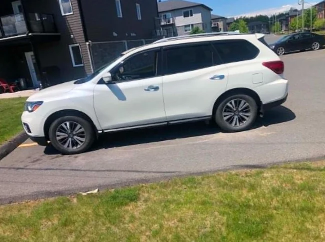 nissan pathfinder ls thumbnail 8