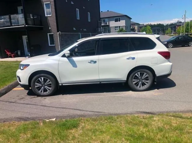 nissan pathfinder ls thumbnail 9