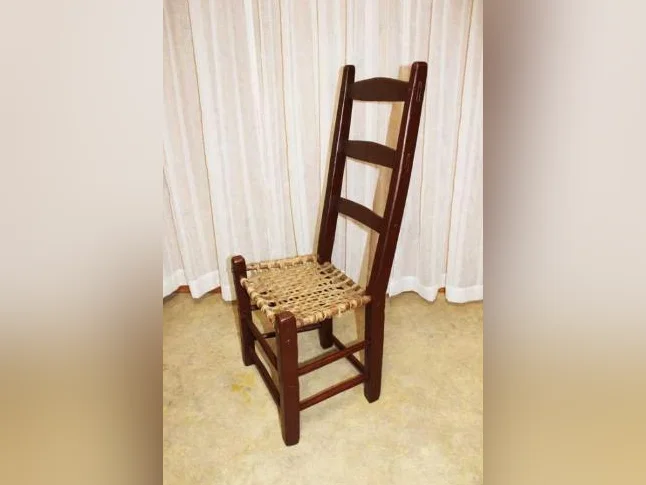 Chaise paysanne rustique (1880-1930), 20$, livré si… thumbnail 4