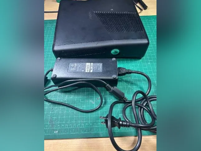 Xbox 360 S modifié avec RGH3 thumbnail 6