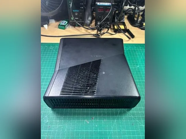 Xbox 360 S modifié avec RGH3 thumbnail 2