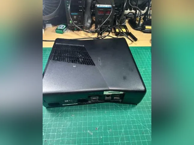Xbox 360 S modifié avec RGH3 thumbnail 3