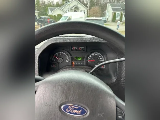 🔥 Minibus Ford E-450 • 115 000 km • Prêt à travailler 🔥 thumbnail 8