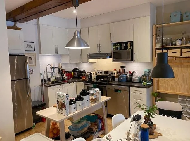 Beau logement rénové a Rosemont thumbnail 5
