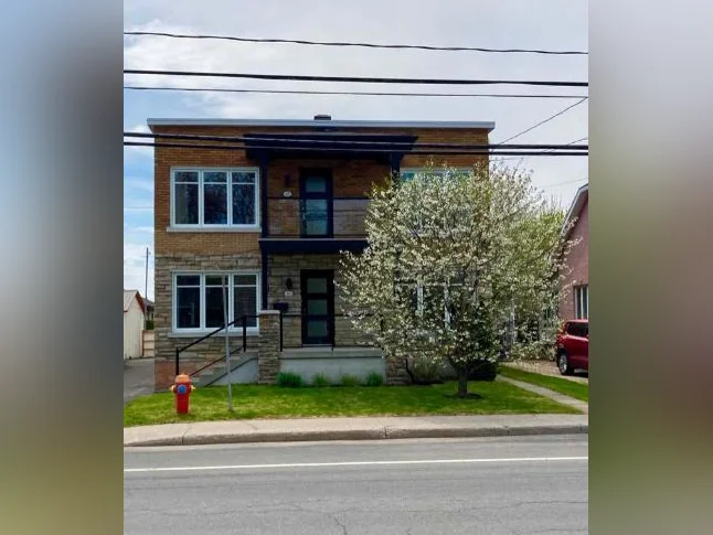Duplex à vendre -libre immédiatement -propriétaire occupant-quartier recherché-près du centre-ville de Drummondville thumbnail 2