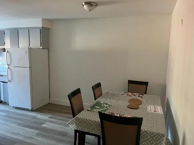 Chambre à louer pour hommes thumbnail 6