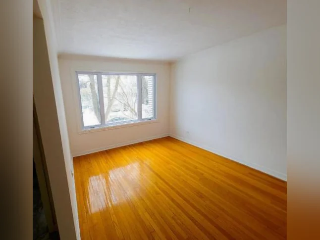 Grand 5 1/2 RDC avec jardin – Anjou – 1800 $ – Métro Radisson