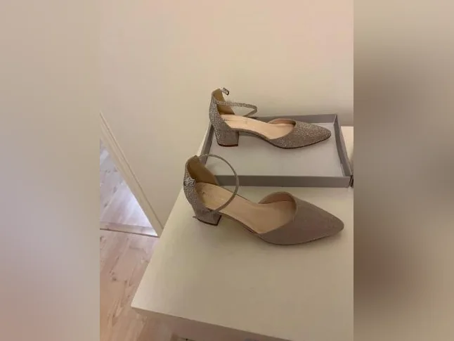 Souliers et sac à main thumbnail 2