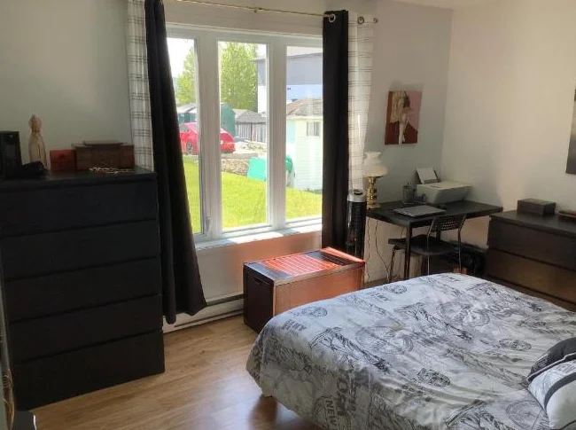 Logement 5 1/2 à louer libre le 1er juillet thumbnail 3