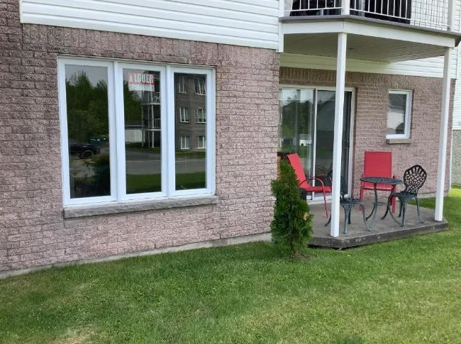 Logement 5 1/2 à louer libre le 1er juillet thumbnail 8