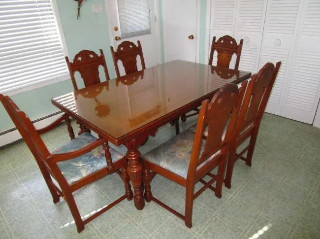 Mobilier de salle à manger, ensemble complet et raffiné