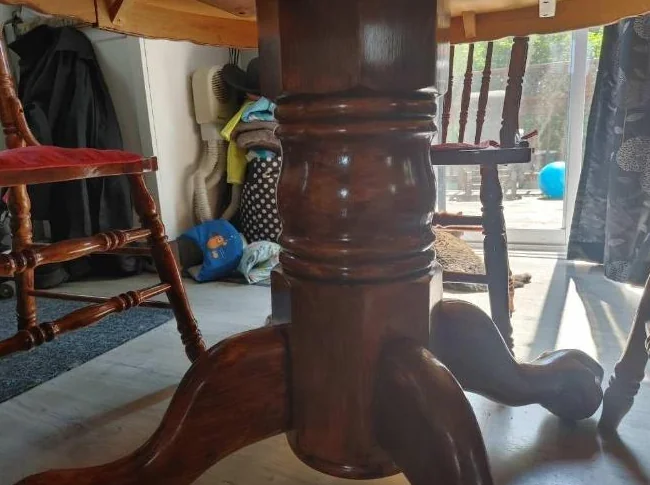 Superbe table style antique avec 6 chaises- FAITES VOTRE OFFRE thumbnail 3