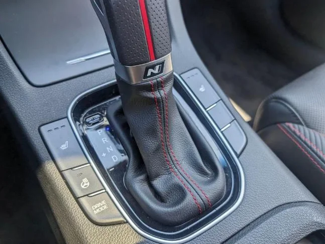 Hyundai elantra gt thumbnail 4