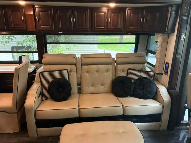 Winnebago Grand Tour 2017 45RL thumbnail 7
