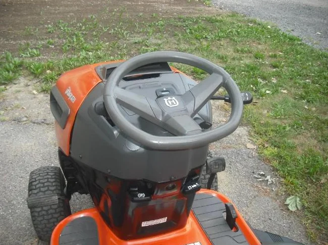 TRACTEUR À GAZON thumbnail 6