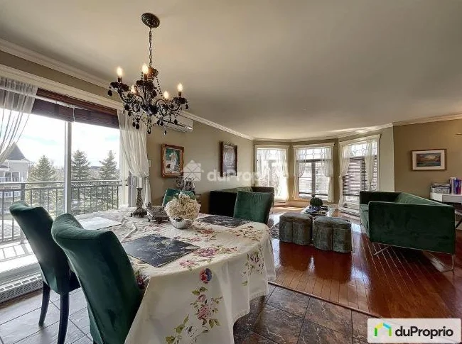 LEBOURGNEUF CONDO CLÉ EN MAIN AVEC 3 STATIONNEMENTS OPPORTUNITÉ RARE ! thumbnail 3