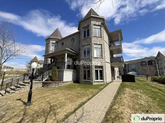 LEBOURGNEUF CONDO CLÉ EN MAIN AVEC 3 STATIONNEMENTS OPPORTUNITÉ RARE !