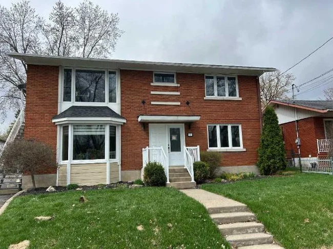 Grand logement au 2e étage d’un duplex, 5 ½, 1250pc.