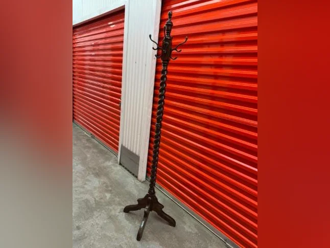 Patère Vintage en noyer tournée
