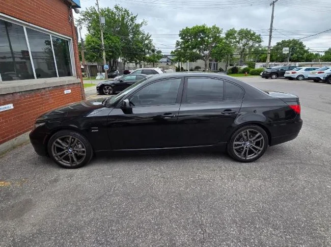 BMW 2010 528 Xi SEDAN thumbnail 2