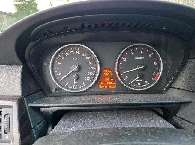 BMW 2010 528 Xi SEDAN thumbnail 9