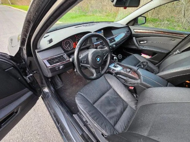 BMW 2010 528 Xi SEDAN thumbnail 10