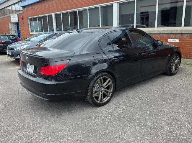 BMW 2010 528 Xi SEDAN thumbnail 5
