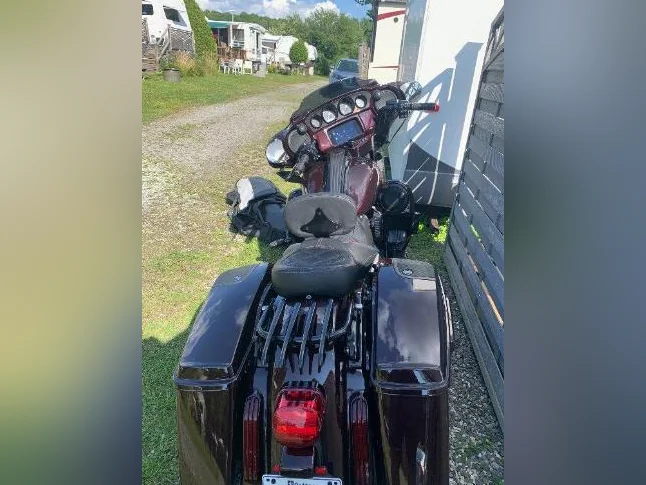 Harley Davidson Street Glide CVO 2019 thumbnail 2