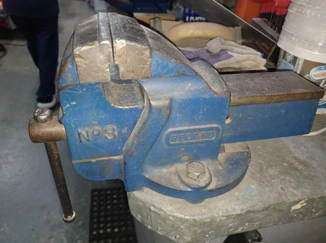 Étau de marque Record