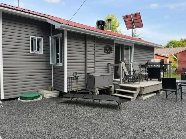 CHALET à vendre Clé en mains au bord de l'eau. thumbnail 10