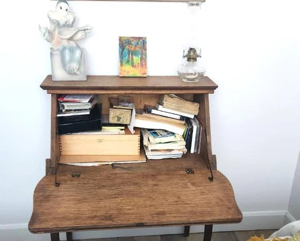 ne aubaine pour les collectionneurs. Un bureau des années 1920 thumbnail 3
