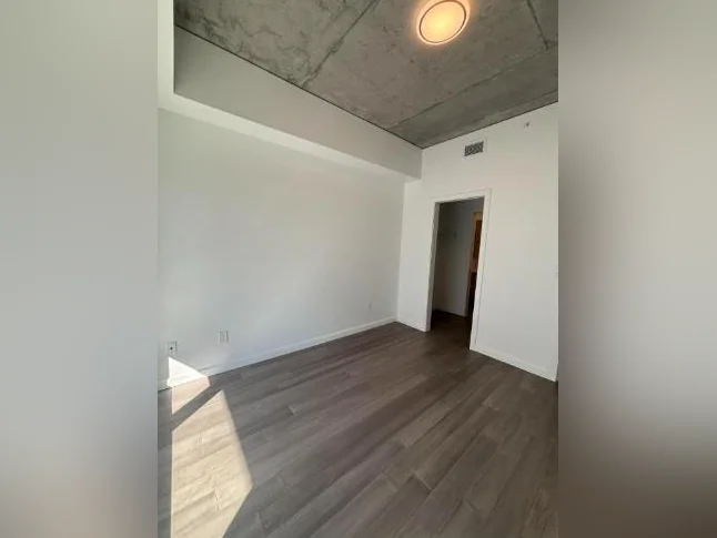 Condo locatif à louer thumbnail 10