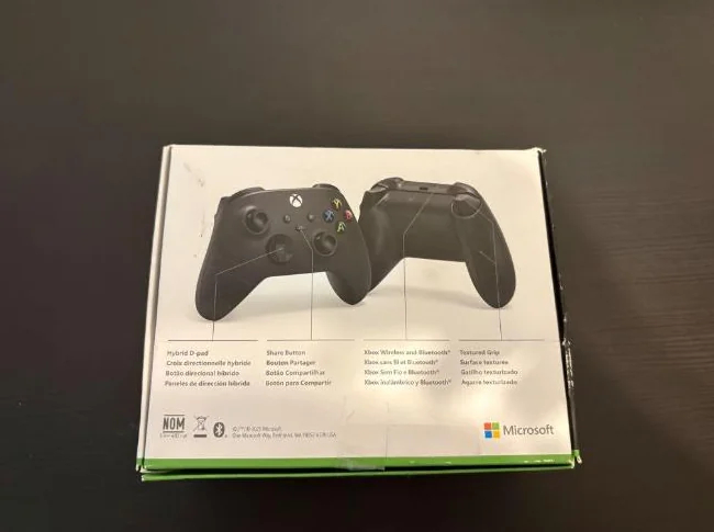Xbox Core Wireless Gaming Controller thumbnail 4