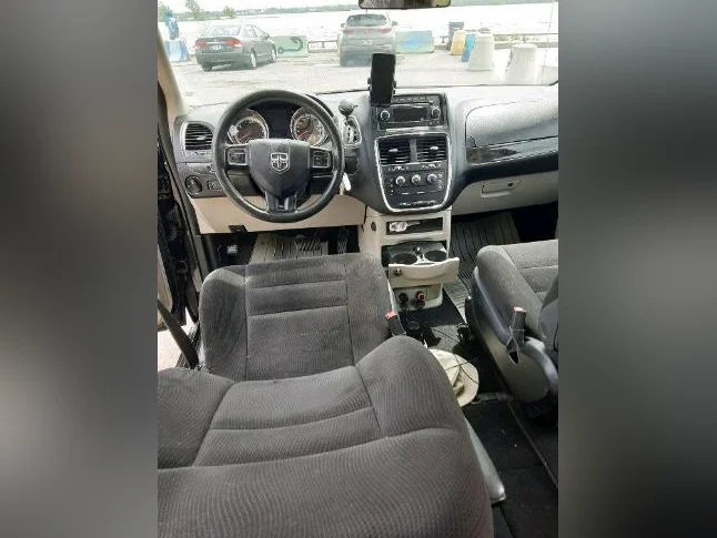 Grand Caravan 87,700 km thumbnail 6