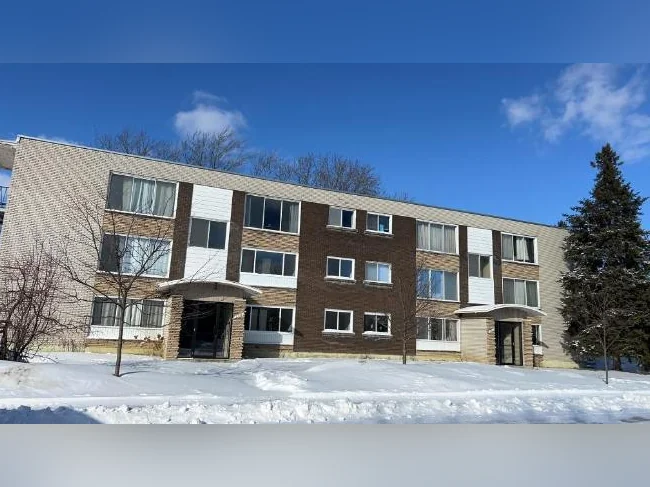 All new renovated 4 1/2 apartment for nm rent thumbnail 6