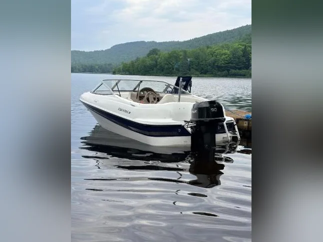 Bateau Fourwinns Freedom 170 2003 (17 pieds open deck) avec moter hors bord Jhonson 90 forces