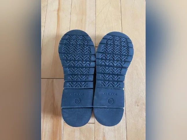 Chaussures GEOX pour fille, taille 5 enfants, en excellent état. thumbnail 2