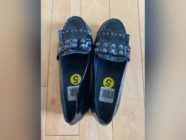 Chaussures GEOX pour fille, taille 5 enfants, en excellent état.