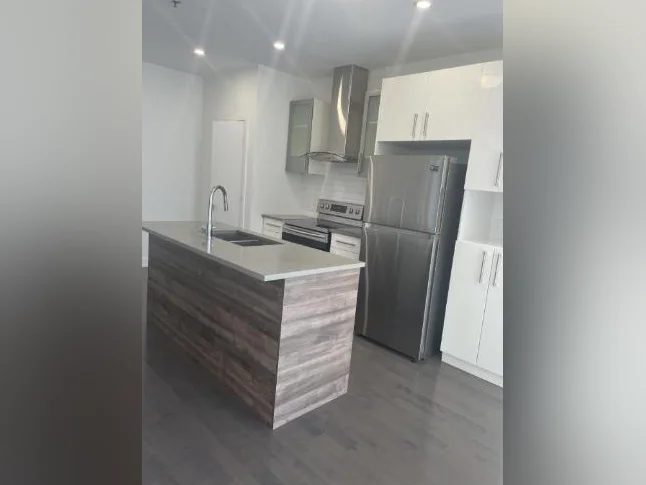 Condo 2 chambres et 2 salles de bain - 12e mois gratuit thumbnail 2