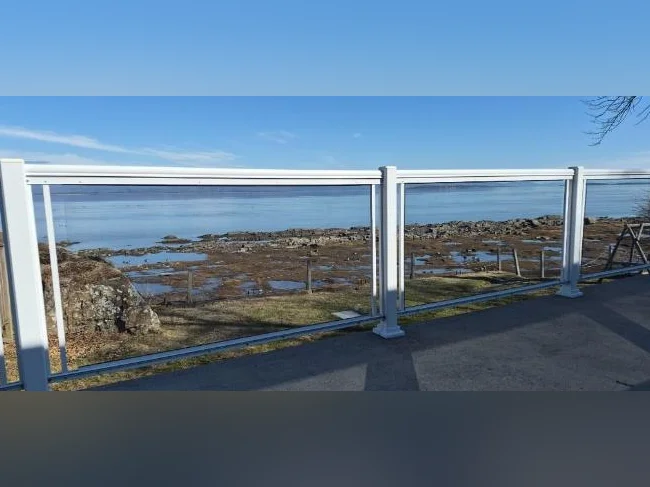 90 pieds de rampes vitrées pour patio ou terrasse